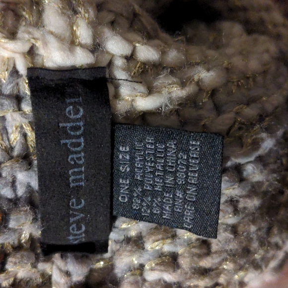 Warm Winter Hat with Pom Pom - Picture 4 of 4